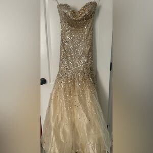 Tony Bowls Evening gown sz 0-2